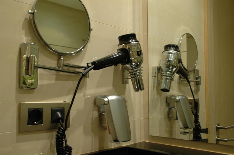 Bathroom 4, Washington Parquesol Suites & Hotel, Valladolid