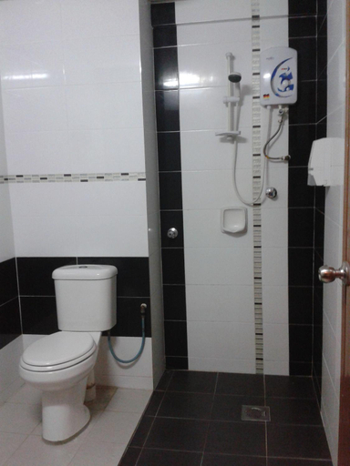 Bathroom 4, Hotel Damai, Kerian