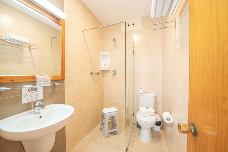 Bathroom 5, Gillieru Harbour Hotel, Saint Paul's Bay