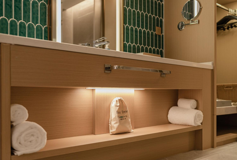 Bathroom 16