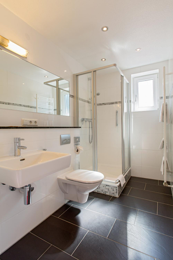 Bathroom 3, Hotel Jagerhaus, Breisgau-Hochschwarzwald