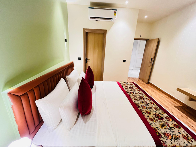 Bedroom 5, Hotel IP Swarn Near Anand Vihar Vaishali Ghaziabad , Gautam Buddha Nagar