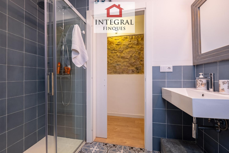 Shower 5, Apartaments Ca la Somiada, Girona