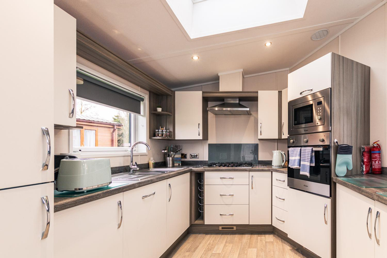 Others 3, Garden View Lodge with Hot Tub, East Riding of Yorkshire