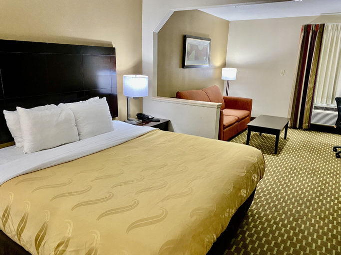 Bedroom 2, Quality Inn & Suites Pine Bluff, Jefferson