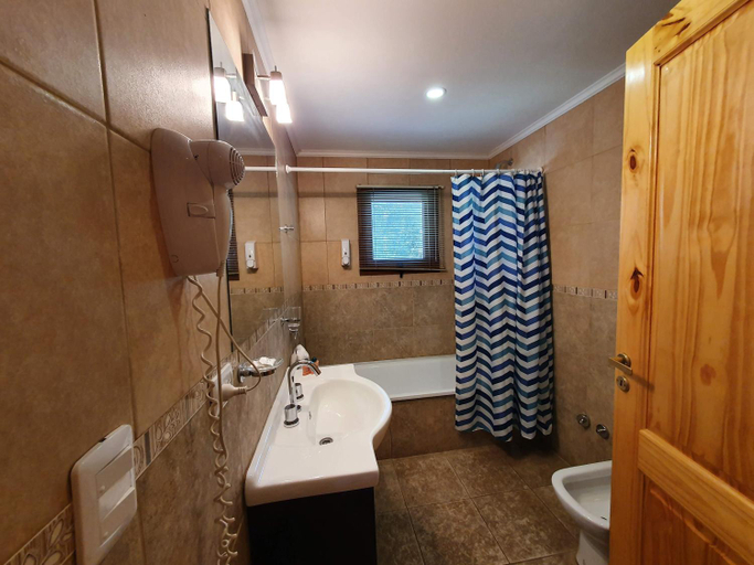 Bathroom 16
