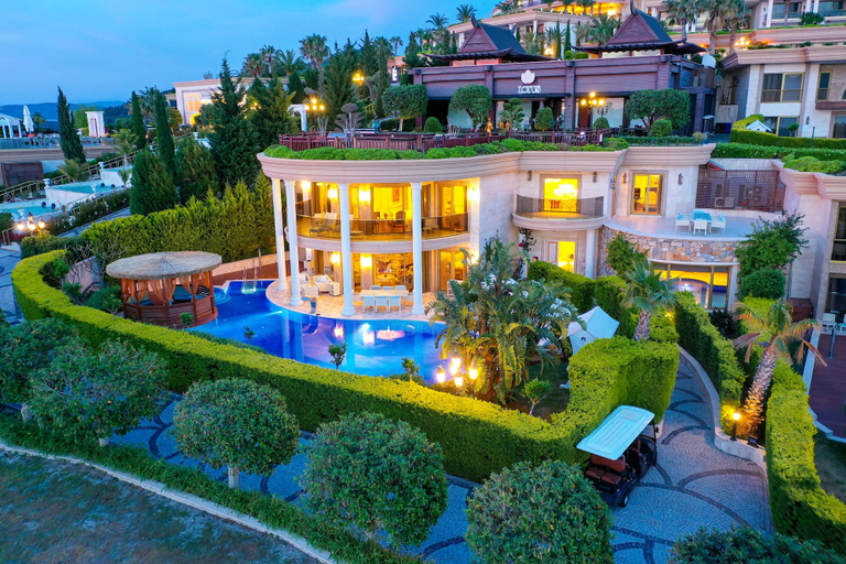 Exterior & Views