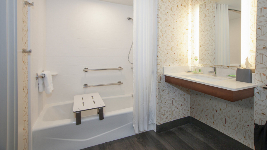 Bathroom 16