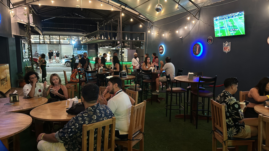 Food & Drinks 5, Republik Hotel, Bistro and Disco on Site, Garabito