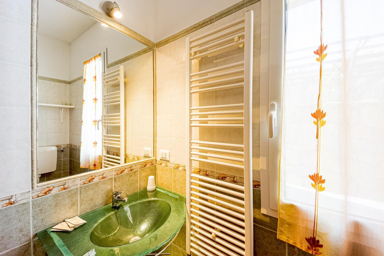 Shower 4, Agriturismo Le Mimose, Imperia