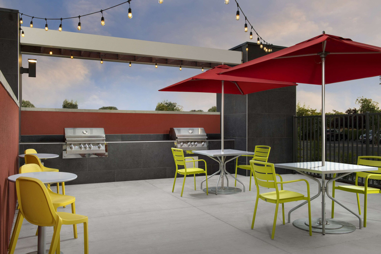 Food & Drinks 5, Home2 Suites by Hilton Clovis Fresno Airport, Fresno