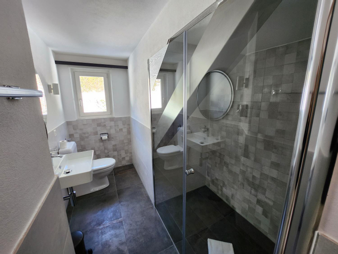 Bedroom 3, Hotel Bergsonne, Luzern