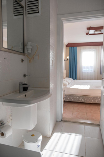Bathroom 5, Arden Hotel, Didim