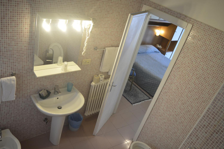 Bathroom 7