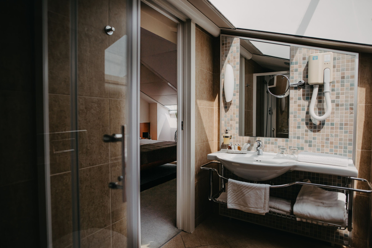 Bathroom 4, Hotel Villa Eugenia, Lovran