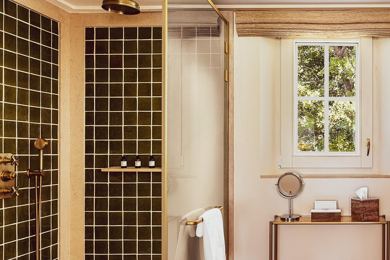 Bathroom 5, Lou Pinet, Var