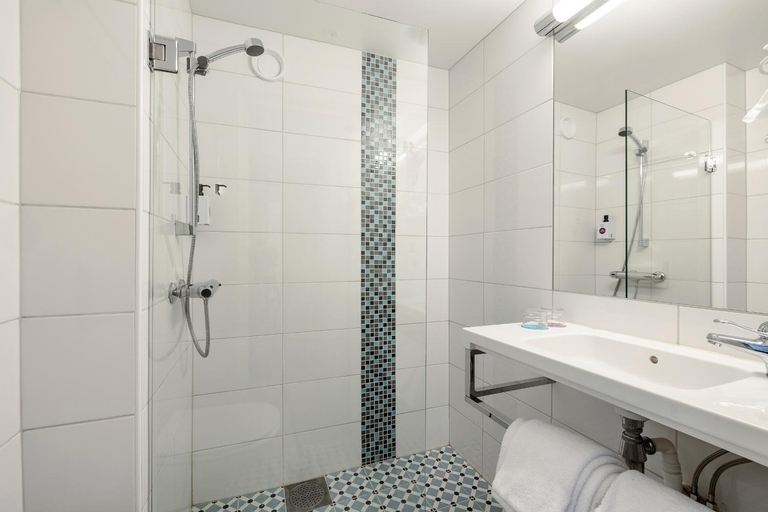 Bathroom 4, Quality Hotel Grand Larvik, Larvik