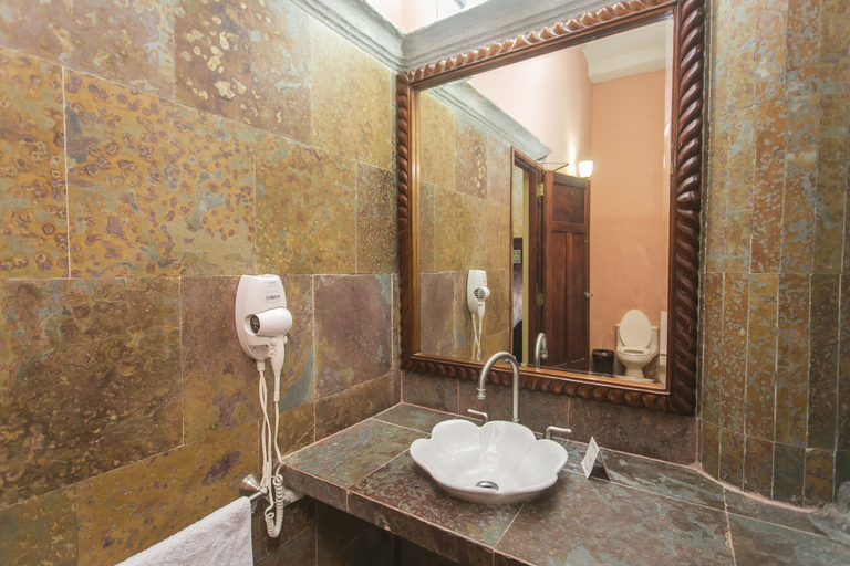Bathroom 5, Hotel Casa del Consulado, Granada