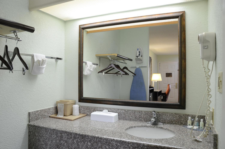 Bathroom 5, Quality Inn & Suites Covington, Tipton