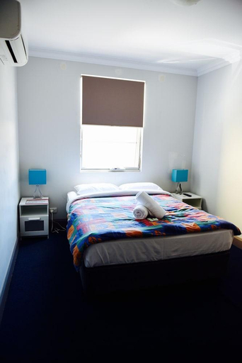 Bedroom, The Emperors Crown Hostel, Perth