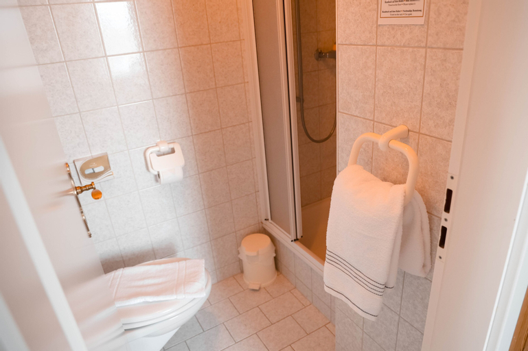 Bathroom 11