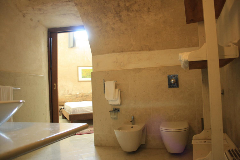 Bathroom 3, Locus Amoenus, Matera