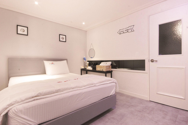 Bedroom 4, Daegu Dongseongno Plaza, Buk