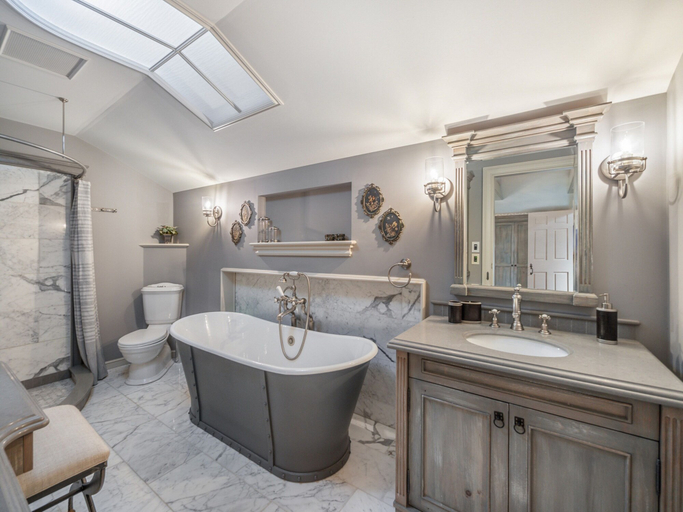 Bathroom 4, GLOBALSTAY. Charming 3 Bedroom House in North York, Toronto