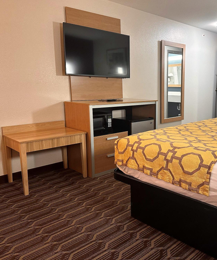Bedroom 2, Baymont by Wyndham Noblesville, Hamilton