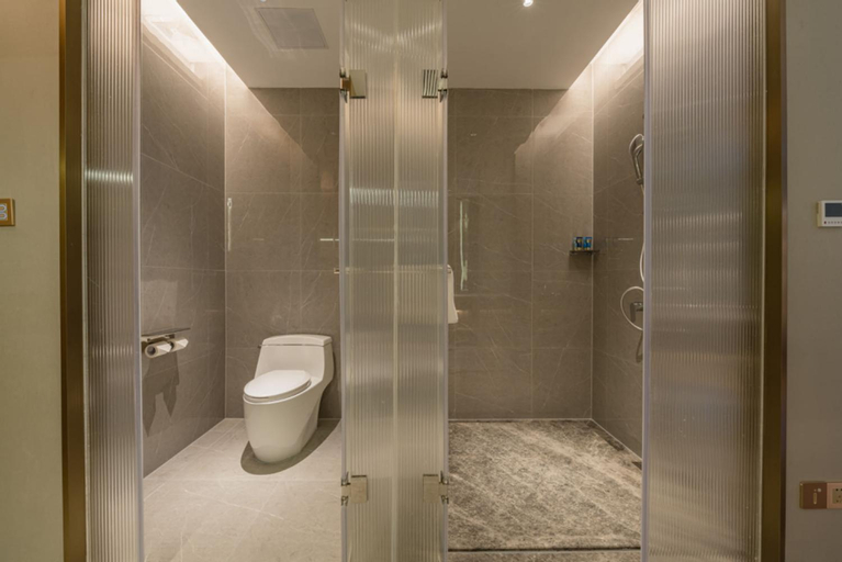 Bathroom 15