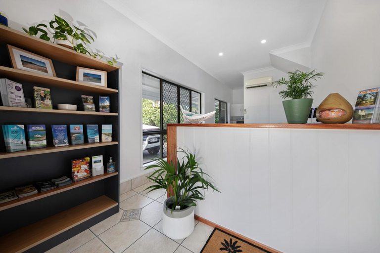 Public Area 2, Kinka Palms Motel, Livingstone - Pt B
