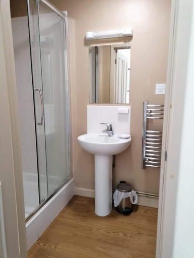 Bathroom 3, The Railway Inn, Worcestershire