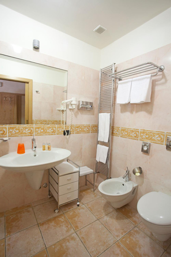 Bathroom 4