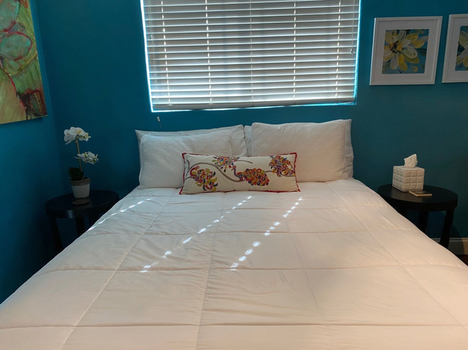 Bedroom 2, Group Retreat with Hot Tub & Studio, Tulare
