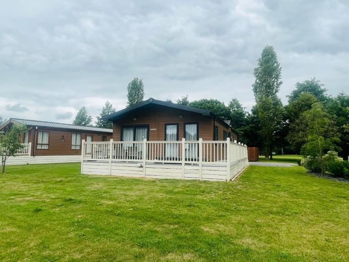 Others 4, Garden View Lodge with Hot Tub, East Riding of Yorkshire