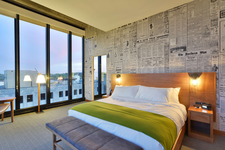 Bedroom 2, The Lismore Eau Claire - a DoubleTree by Hilton, Eau Claire