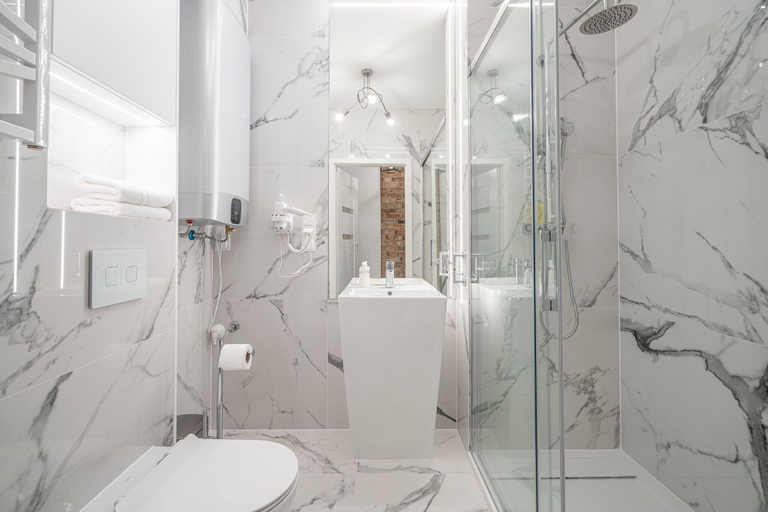 Bathroom 4, RentPlanet - Apartamenty Rynek, Środa Śląska