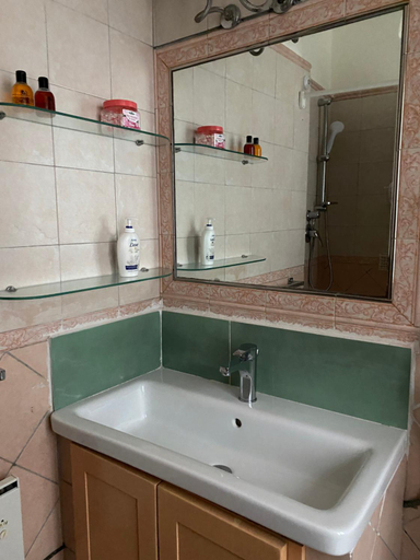Others 5, Casetta nel borgo, Rome