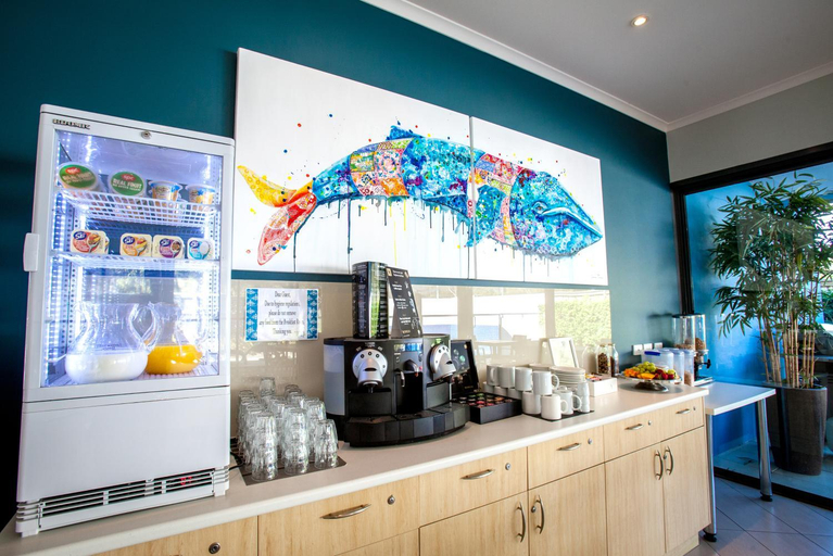 Food & Drinks 5, Manly - Marina Cove Motel, Manly