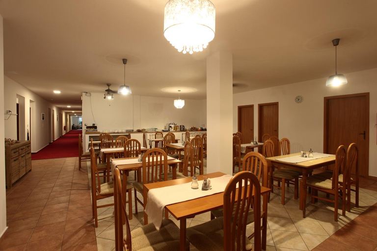 Food & Drinks 5, Hotel Arko, Praha 8