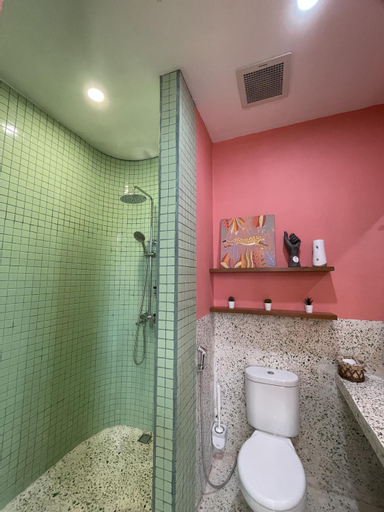 Bathroom 14