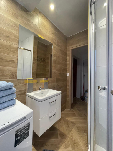 Bathroom 12
