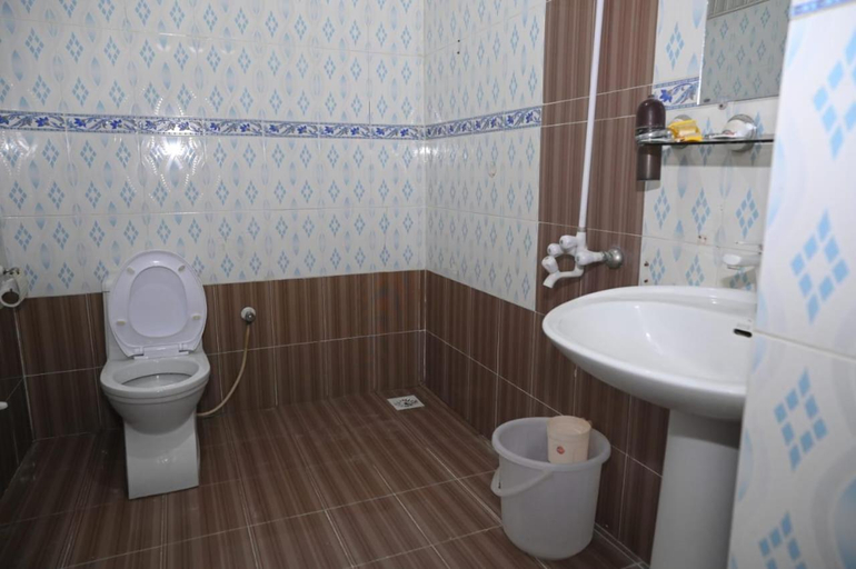 Bathroom 2, Hotel Serina Inn Sukkur, Sukkur