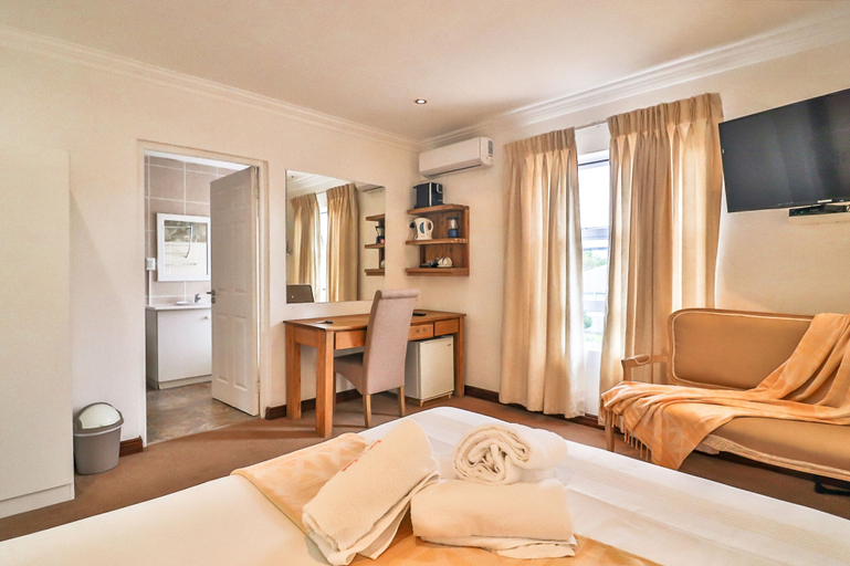 Bedroom 4, Kwantu Guesthouse 2, City of Cape Town