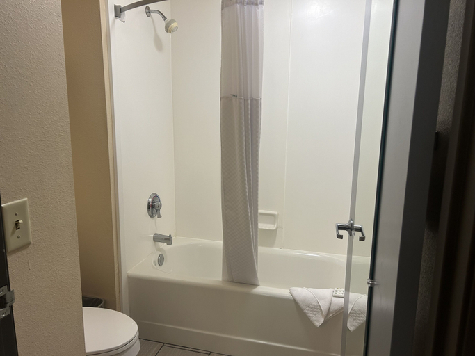 Bathroom 4, Baymont By Wyndham Ft. Leonard/Saint Robert, Pulaski