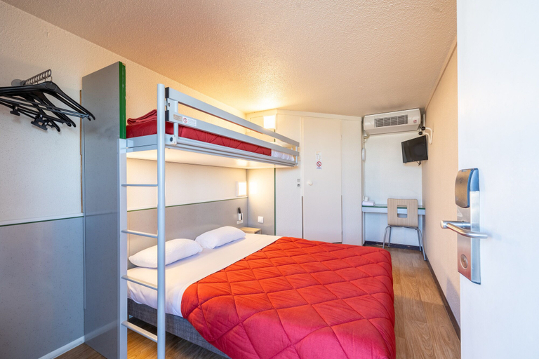 Bedroom 4, Premiere Classe Angers Ouest - Beaucouzé, Maine-et-Loire
