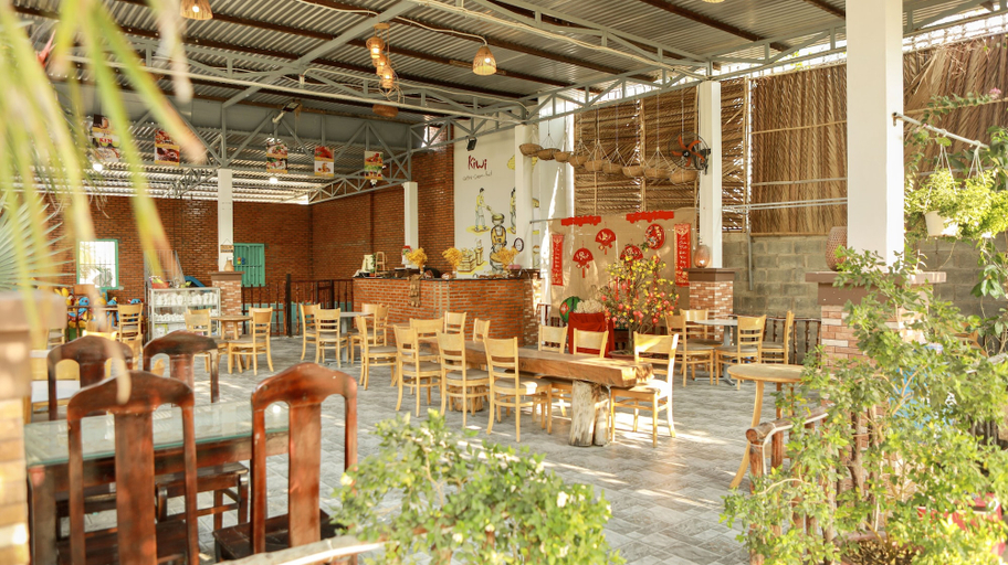 Food & Drinks, Kiwi's Homestay & Cafe, Phan Thiết