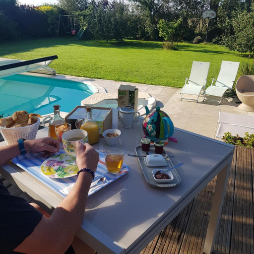 Others 5, Entre Caen et la mer avec Piscine, Calvados