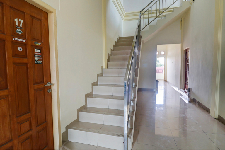 Others 2, OYO Life 92637 Kost Arya Exclusive, Jambi