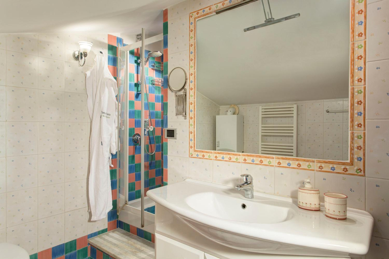 Bathroom, Tetto Fiorito, Napoli